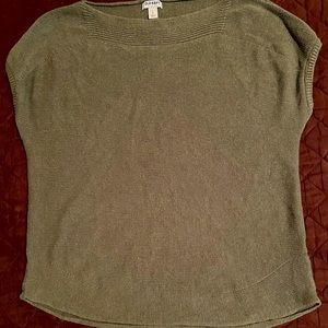 Women’s Sleeveless Knit Top